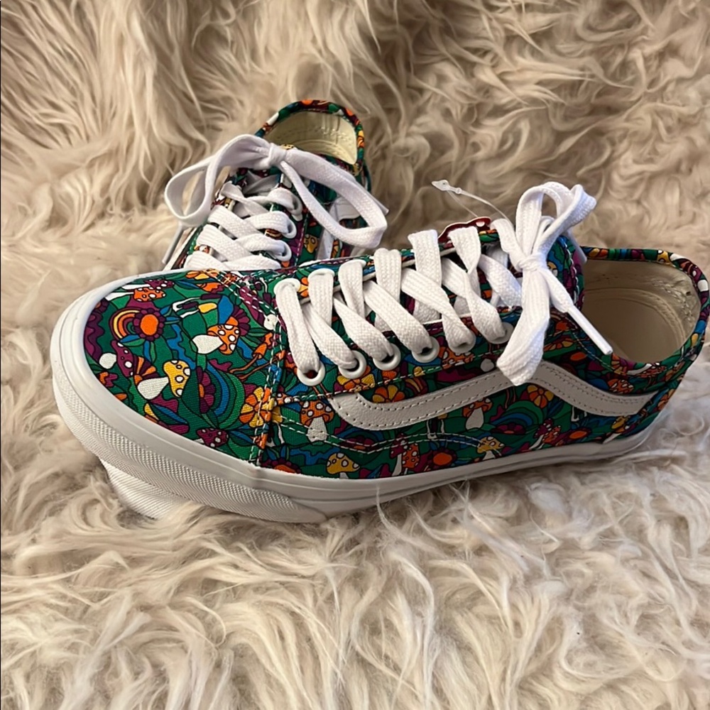 Vans colorful mushrooms/flowers “off the wall” limited edition shoes